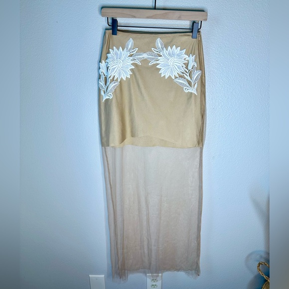For Love and Lemons Tulle Nude Skirt with Embroidered Flowers Size S - Picture 1 of 5